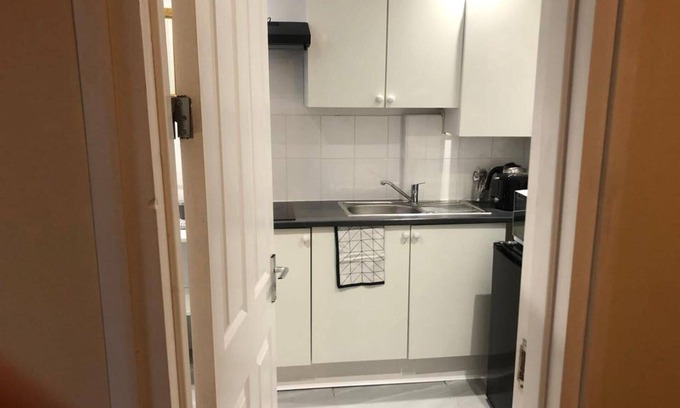 Coventry Apartment | Onsite Cosy Practical Studio - in a Quite Area