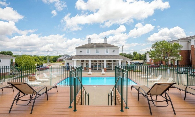 West Des Moines Apartment | Onsite Gym | Shopping | Fast Wifi | and More!