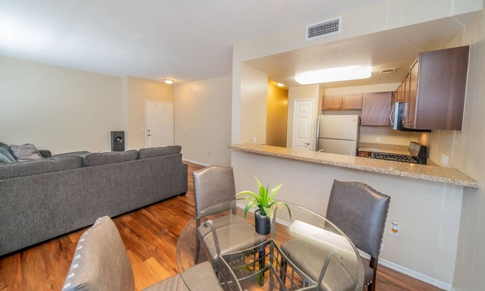 Mira Loma House | Ontario Airport Townhouse