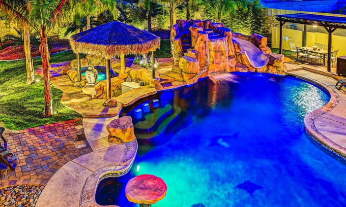 Las Vegas Villa | OO Secluded Oasis 9BD/8BA Villa w/Resort Pool. Sleeps 34!