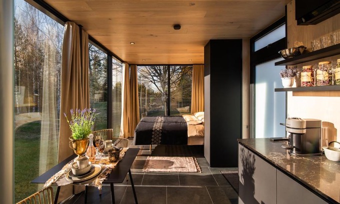 Voru County Apartment | ÖÖD Hötels Roosisaare – with sauna