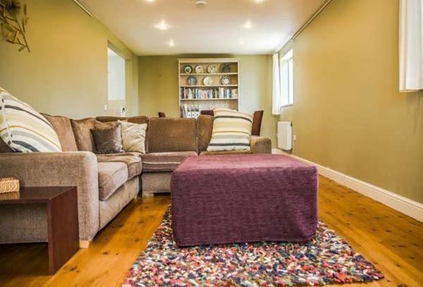 Stanton Drew Apartment | Oolitic Springs
