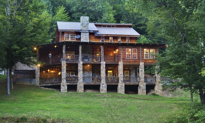 Mars Hill Cabin | OPEN ! NC Private Rustic Ski Lodge hot tub Cabin Sleeps 17 Hanging bed & 2 ponds