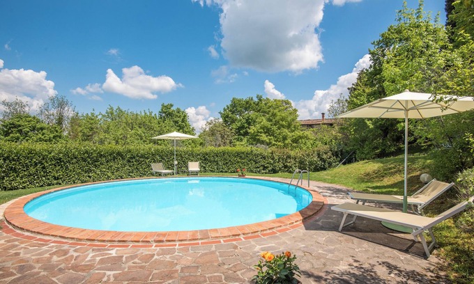 Radicondoli Apartment | Open Space Antico Fienile with Hills View