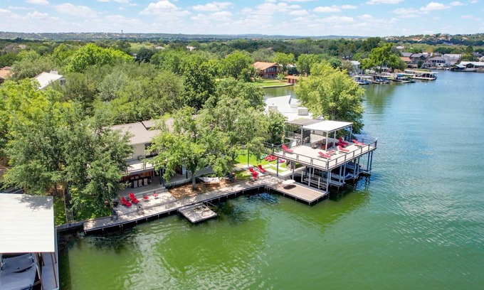 Horseshoe Bay House | Open Water! Boat & 2 JetSki Docks, Gorgeous Swim Area, Water Toys, Pool Table!