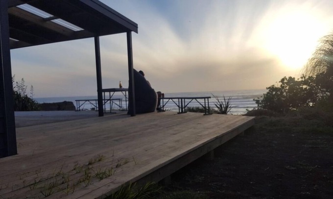 Opunake House | Opunake Uncrowded Bay - Ocean and Mountain Views