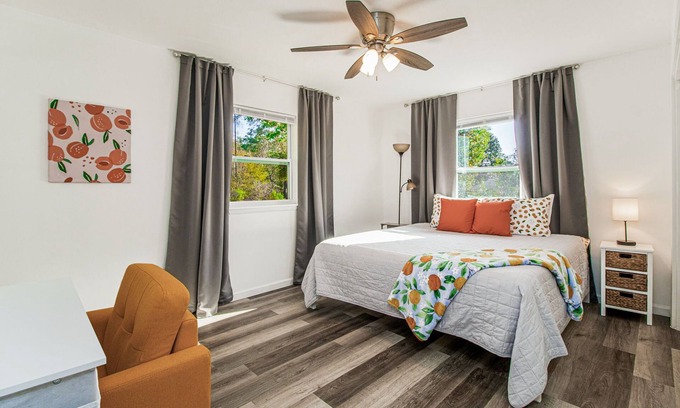 Southeast Pensacola House | Orange Crush - Sleeps 8, Pet Friendly