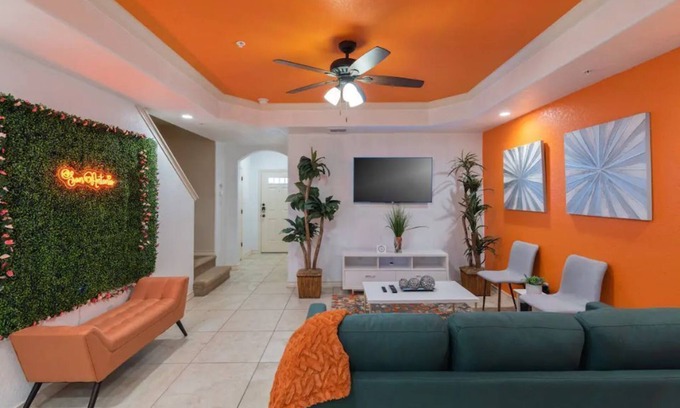 North San Antonio - SAT House | Orange Paradise#Unique Experience*Outdoor Patio!