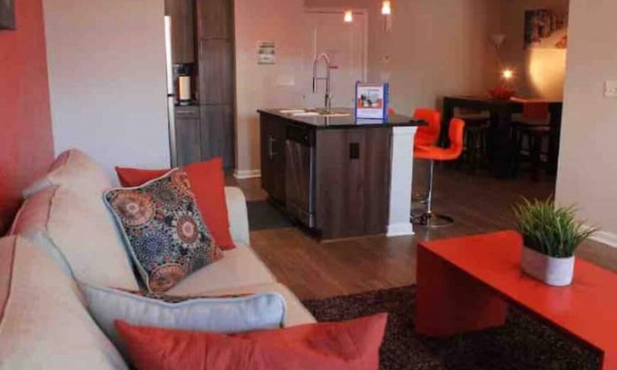 Dunwoody Apartment | Orange you Glad to be in Atlanta