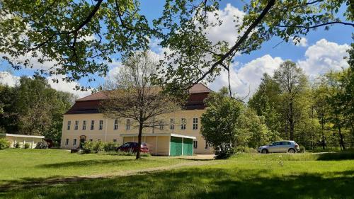 Vierkirchen Apartment | Orangerie im Schlosspark zu Arnsdorf
