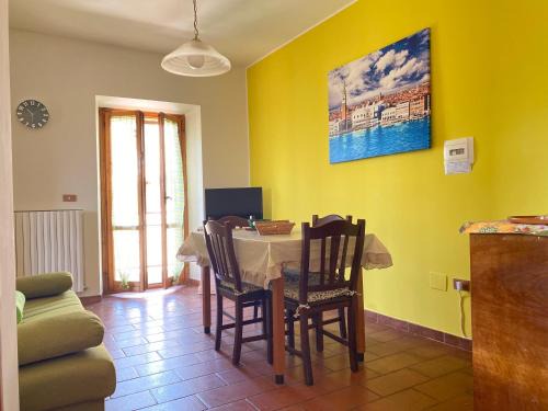 San Demetrio ne' Vestini Apartment | Orchidea Retreat - View of Mountains & Vines
