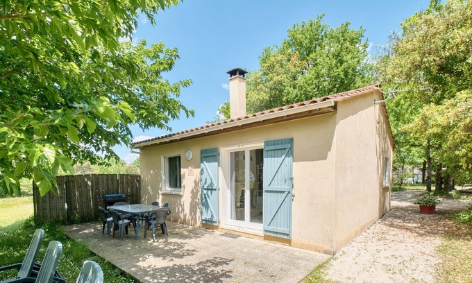 Salignac-Eyvignes House | Orchidée - Holiday Home in the Heart of Périgord Noir with Shared Heated Pool