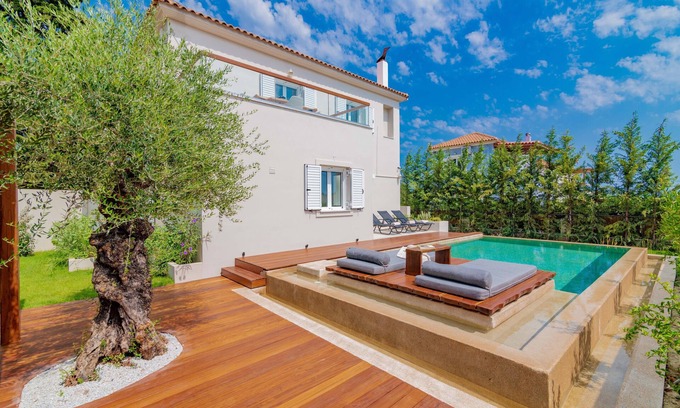 Neromilos Villa | Oresteia Executive Villa, a Flamboyant Retreat
