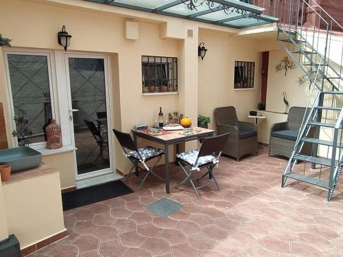 Volos City Centre House | Orfeas Home/Detached House 74m2,parking&yard