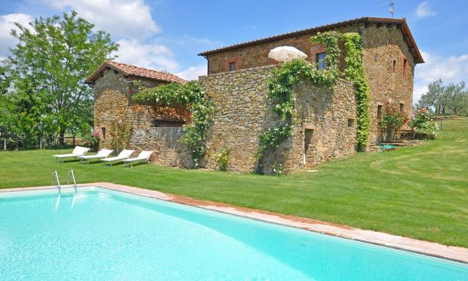 Castelnuovo Berardenga Apartment | Orietta 1 - Vacation rental in country house with swimming pool near Siena, Tuscany
