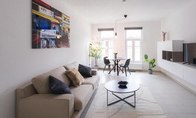 Gare Apartment | Origer Apartments by Rentaroo