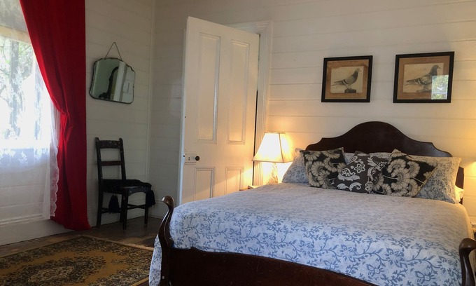 Blackheath Cabin | Original 1895 cottage, magnificent uninterrupted views of valley.