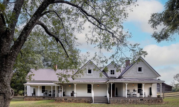 Loganville Other | Original Farmhouse est <1920, Professionally Designed, Charm & Comfort in mind!