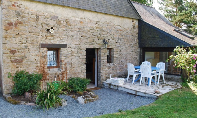 Plouezec House | Original stone house with garden near the beach