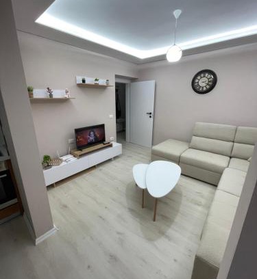 Mbrostar-Urë Apartment | Orinela House