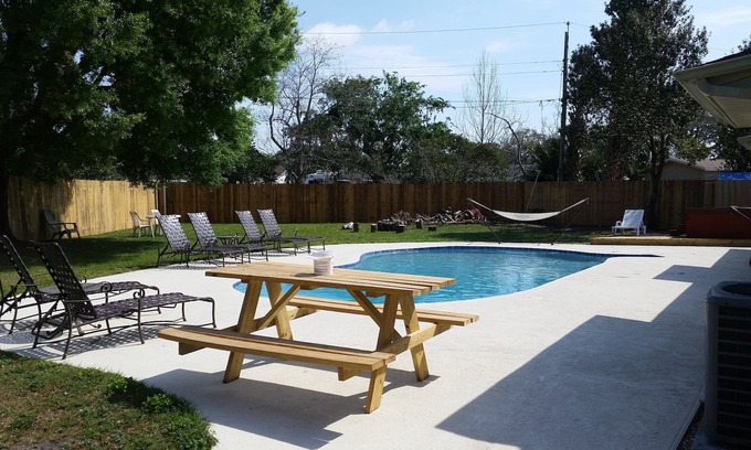 Sky Lake House | ORLANDO BUDGET FRIENDLY HOUSE/PRIVATE POOL/SLEEPS UP TO 12/CLOSE TO EVERYTHING
