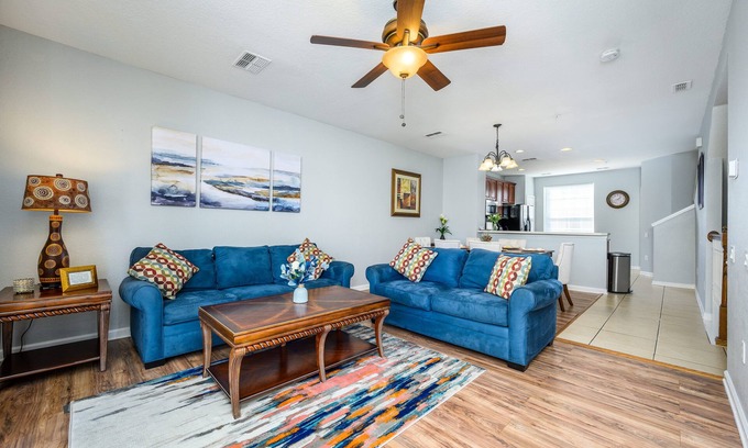 Florida Central Atlantic Coast House | Orlando Convention Center/Universal 3BR/3.5BA Vista Cay Town Home & Garage