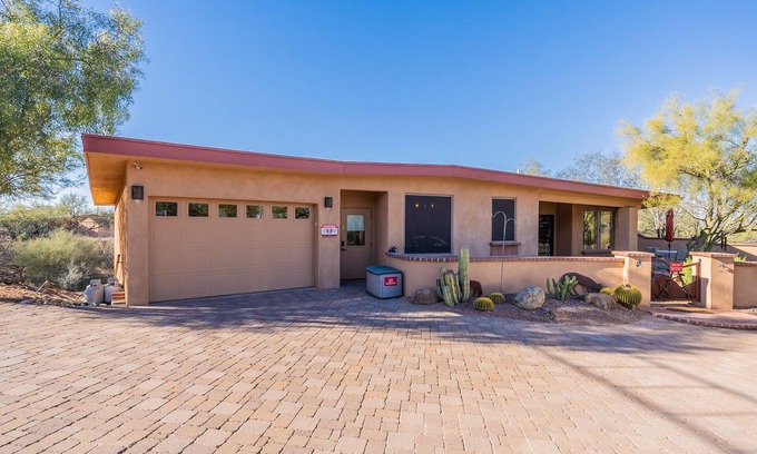 Suffolk Hills House | ORO VALLEY-NW TUCSON GUEST HOME - OVER 1200 SQ FT! GATED PROPERTY.