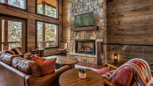 Mineral Bluff House | Oscar & Friends Retreat