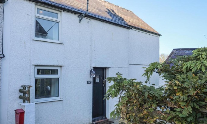 Brynsiencyn House | Oscar's Pad