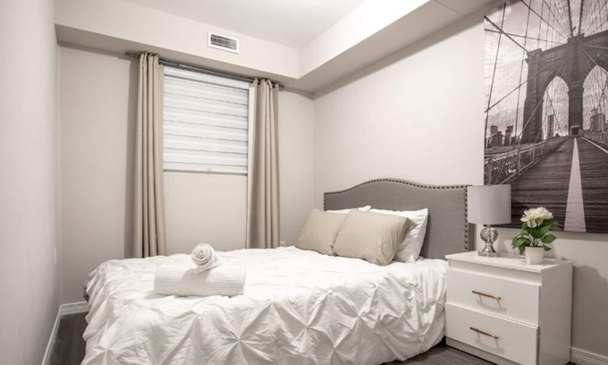 Lakeview Apartment | Oshawa Escape