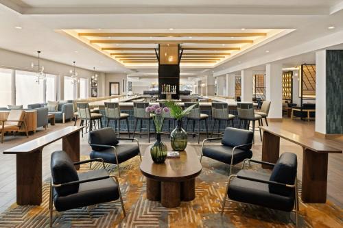Oshkosh Hotel | Oshkosh Marriott Waterfront Hotel & Convention Center