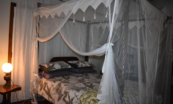 Nelly Bay Bed & Breakfast | Oskar's Rain Forest Retreat