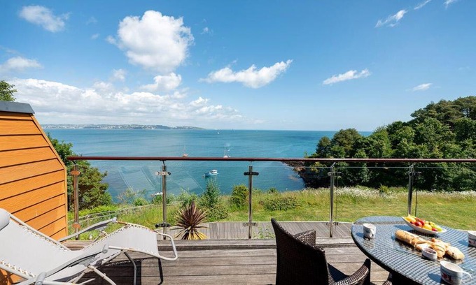 Brixham House | Osprey 2 - The Cove