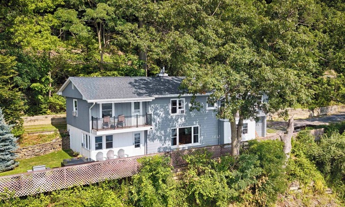 Ithaca House | Osprey Landing : 2 Minutes to Ithaca + Close to Cornell + Lakeside Retreat