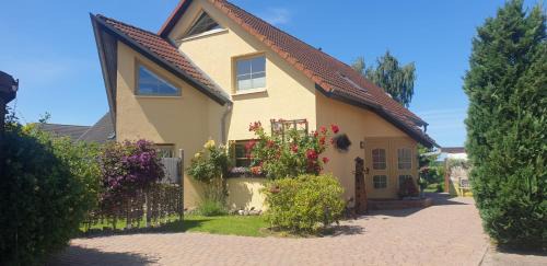 Elmenhorst/Lichtenhagen Apartment | OSTSEEFERIEN IN LICHTENHAGEN-DORF FERIENWOHNUNG
