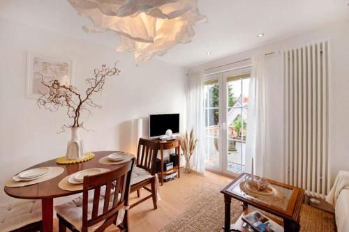 Warnemuende Apartment | Ostseeoase mit Strandkorb am Meer