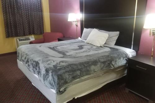 Stillwater Apartment | OSU 2 Queen Beds Hotel Room 209 Wi-Fi