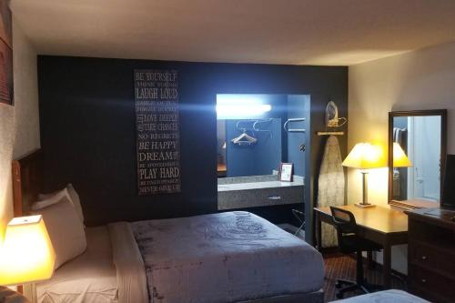 Stillwater Apartment | osu 2 Queen Beds Hotel Room 117 Wi-Fi