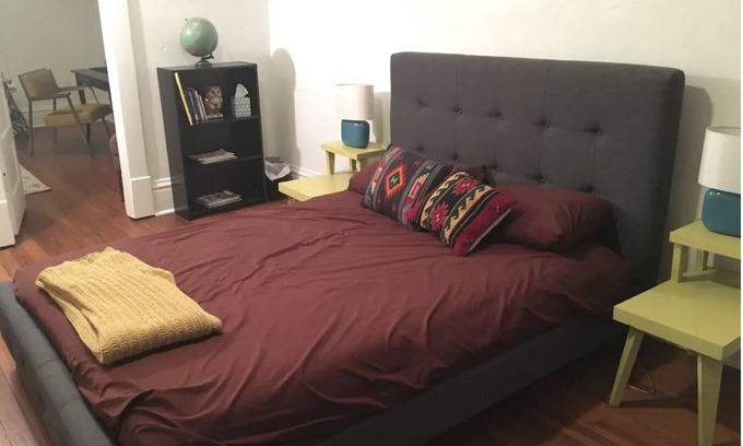 Olde Towne East House | OTE/ Downtown- 3 King beds+ private yard- Fits 3-8