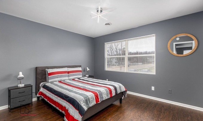 Ottawa Apartment | Ottawa Apartment - Best Location!