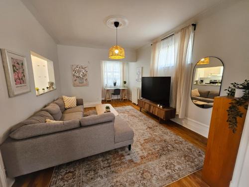 Sandy Hill Apartment | Ottawa Downtown Cozy Guesthouse