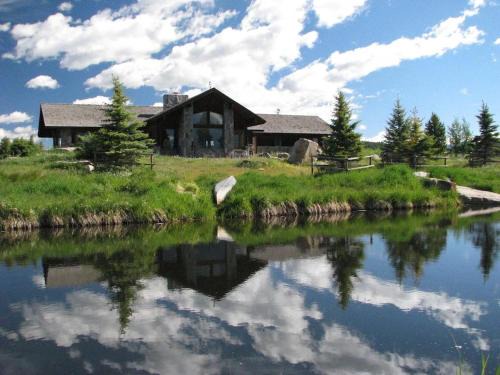 West Yellowstone House | Otter Lodge - NEW Listing!