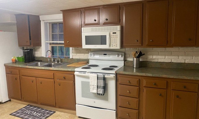 Elizabethtown Cabin | Our Cozy Little Piece of History!