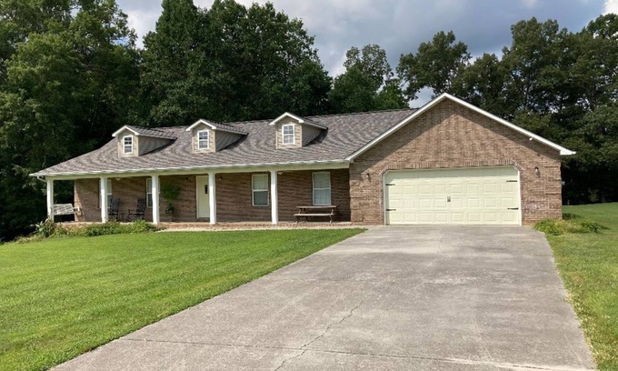 Dandridge House | “Our Favorite Hangout” ◈ Lakefront ◈ Boat Dock ◈ Level Lot ◈ Fire Pit