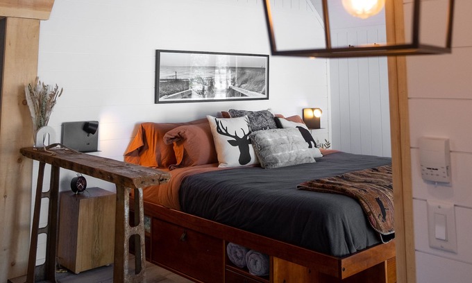 Frontenac Cabin | Our modern lakeside getaway with hot tub