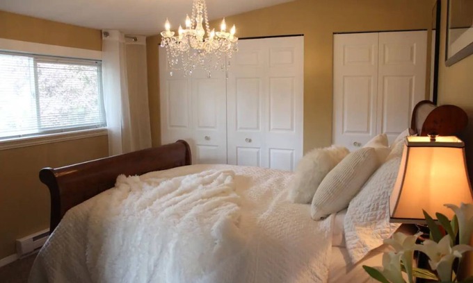 Upper Ten Oaks House | Our Suite GETAWAY-Fully Equipped & Super Clean