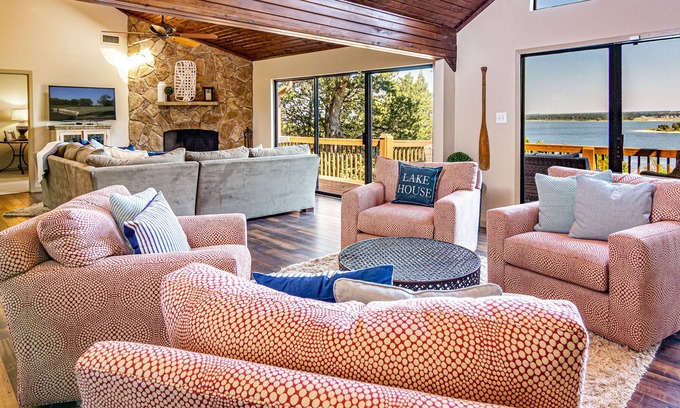 Pottsboro House | Our Texoma Lake House- Luxurious Texoma lakefront with breathtaking island views