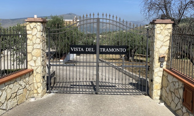 Misilmeri Villa | Our Villa is near a small Sicilian village with unrestricted views of the valley