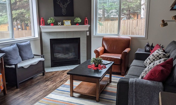 Harvie Heights Apartment | OUT OF BOUNDS - 2Bed/1bath condo near Banff Park Gate