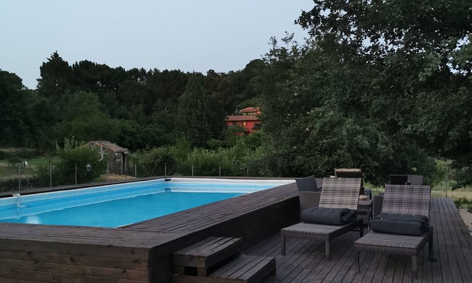 Pedara House | Outbuilding with bathroom, kitchen and separate entrance